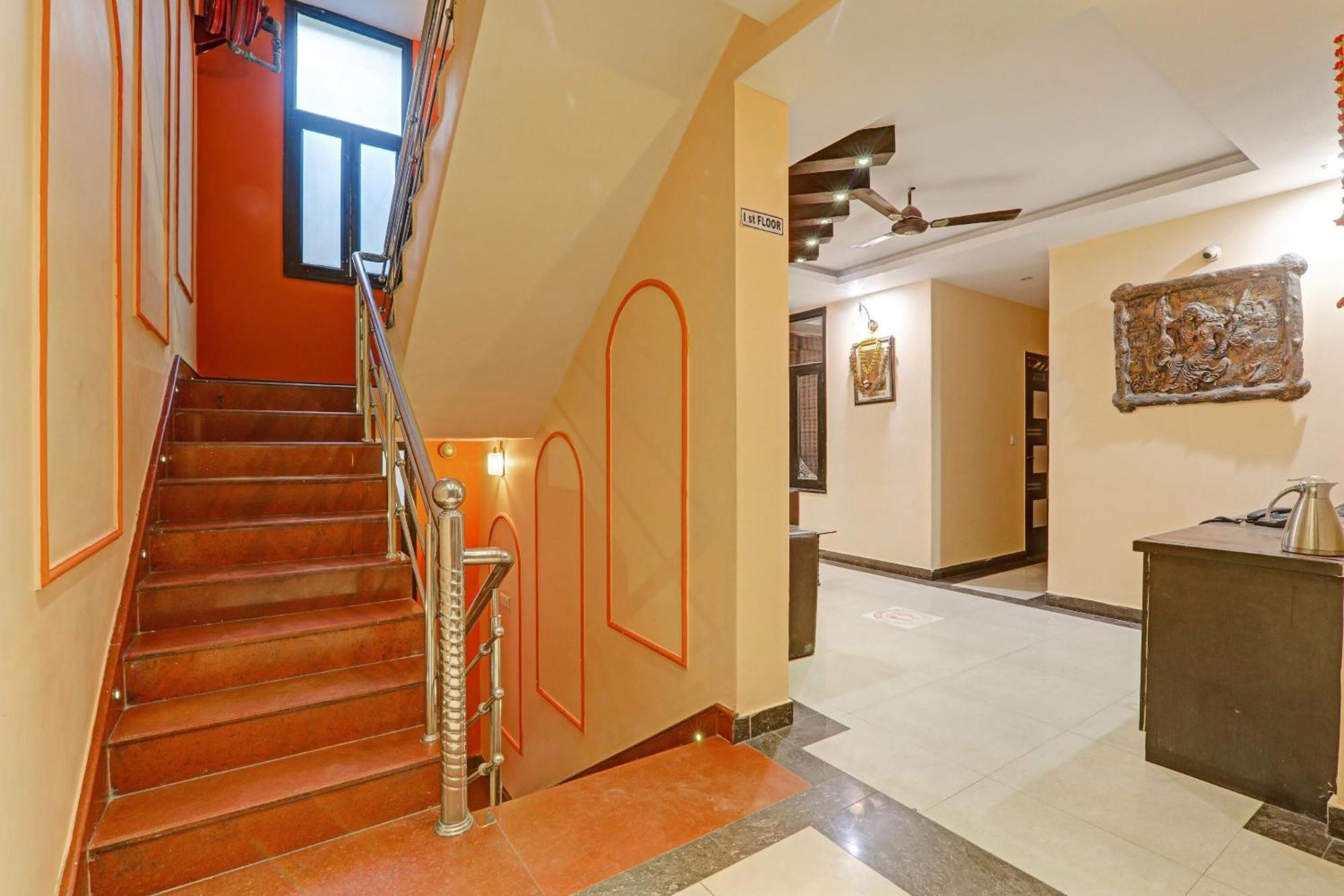 Super Capital O Townhouse Govinda Royal Hotel Kanpur Buitenkant foto