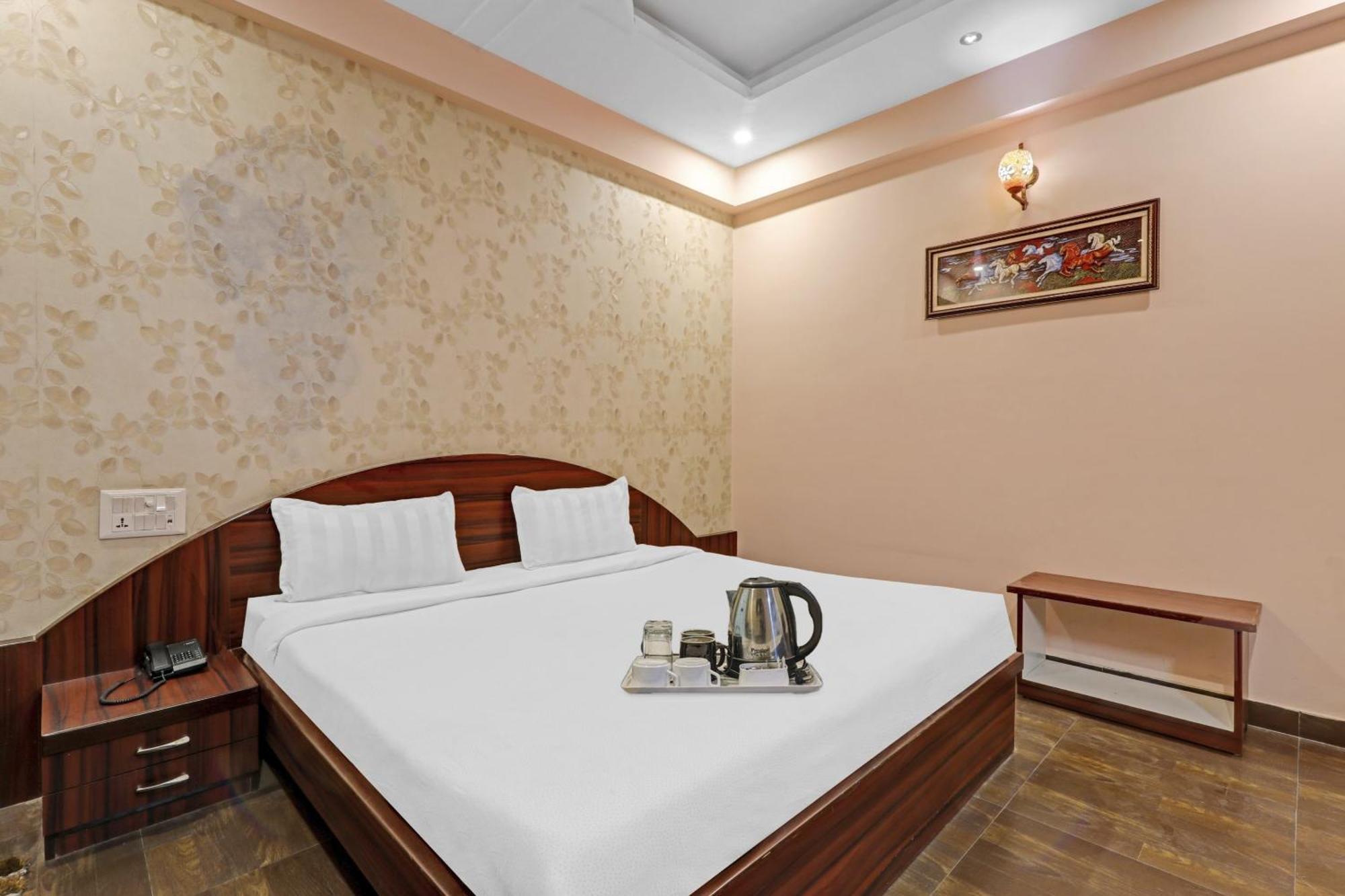 Super Capital O Townhouse Govinda Royal Hotel Kanpur Buitenkant foto