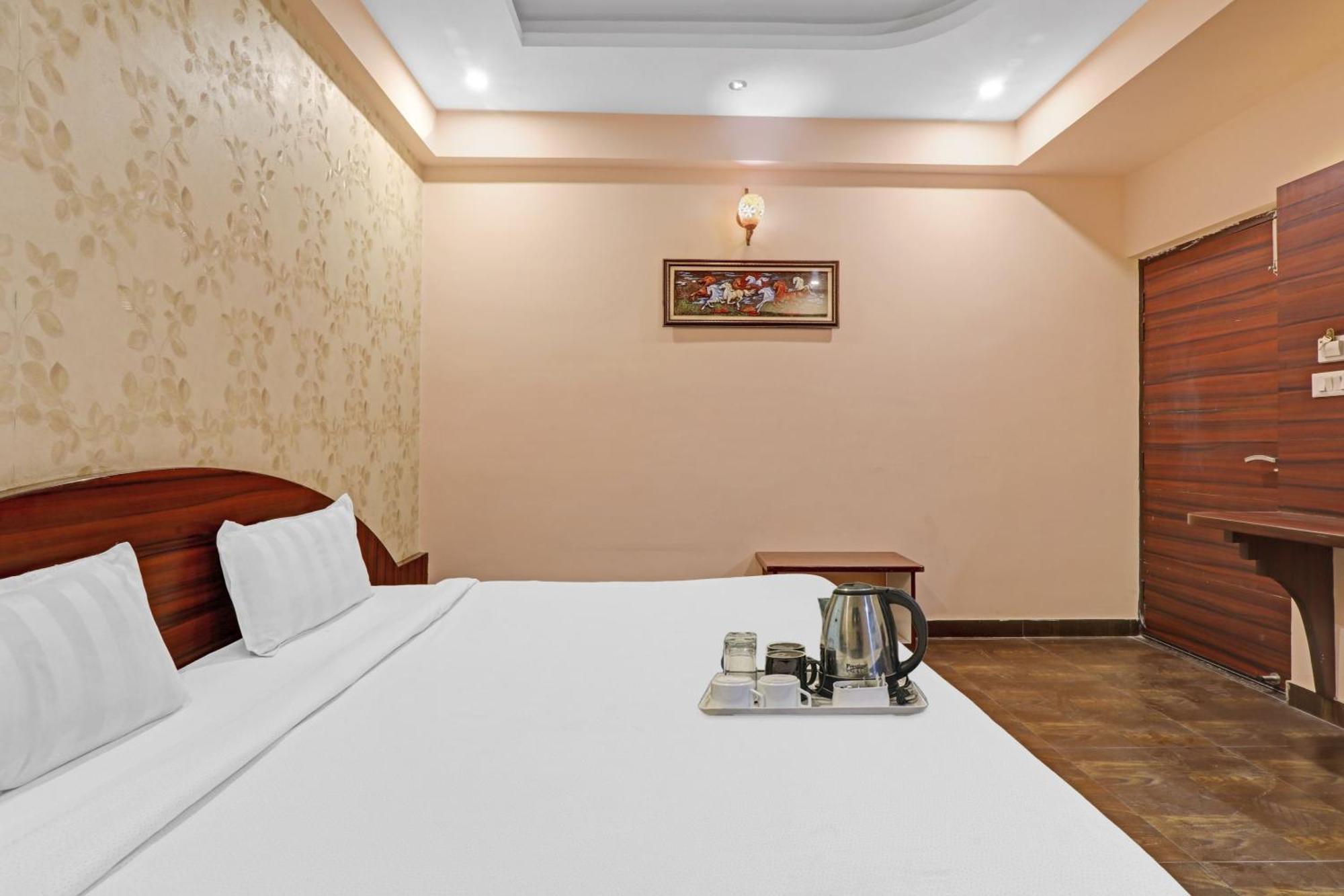 Super Capital O Townhouse Govinda Royal Hotel Kanpur Buitenkant foto