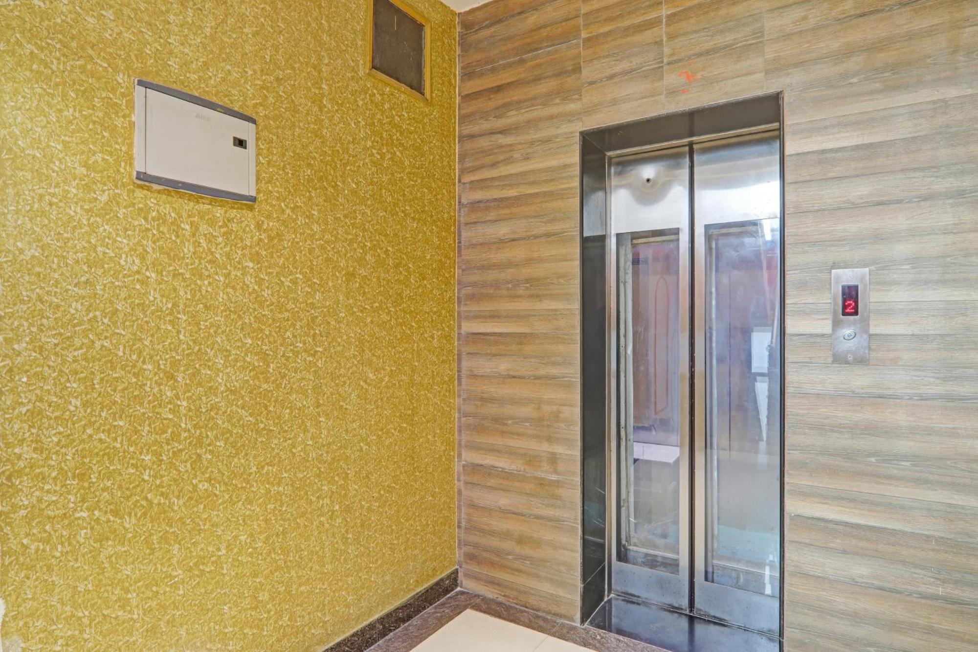 Super Capital O Townhouse Govinda Royal Hotel Kanpur Buitenkant foto